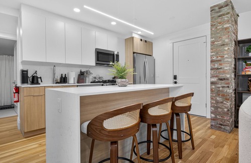 Central Square Apartment | Serene 4BR 3BA Apt Harvard/MIT Sleeps 10+