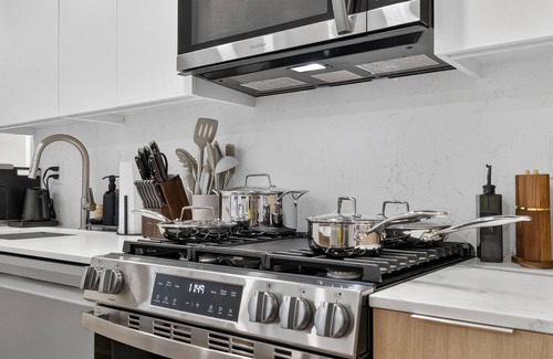 Central Square Apartment | Serene 4BR 3BA Apt Harvard/MIT Sleeps 10+