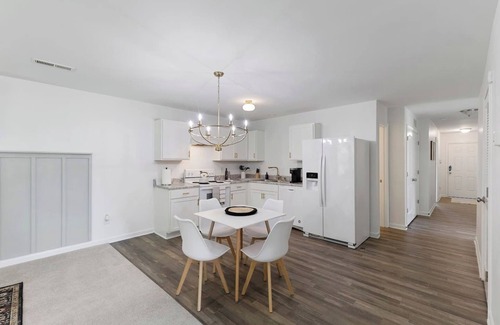 Burlington House | Serene 4BR Ranch near ELON UNI - Sleeps 8!