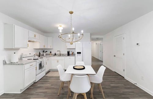 Burlington House | Serene 4BR Ranch near ELON UNI - Sleeps 8!