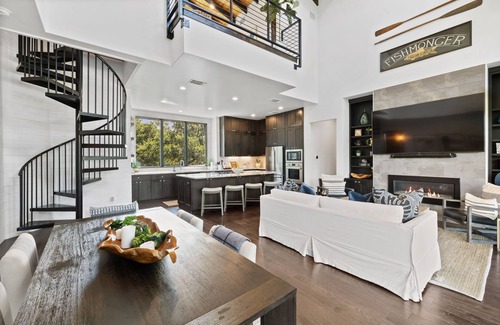 Spicewood House | Serene and luxurious home. Hot Tub! Dog-friendly.nPeloton Bike + & Treadmill
