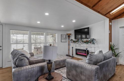 Lottie House | Serene Bayou Retreat - Spacious 4BR Home in Breaux Bridge for Families