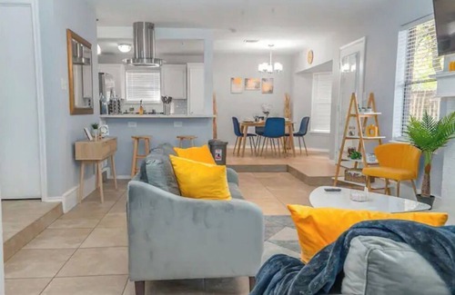 Grogan's Mill House | SERENE BOHEMIAN MANOR|FAMILY RETREAT|4BD 2.5BA