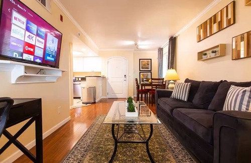 Ridgecrest Apartment | Serene Business-Friendly Getaway ~ ♛Queen Bed, Pkg