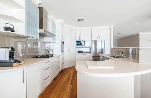 Point Clare House | Serene By Coast Hosting