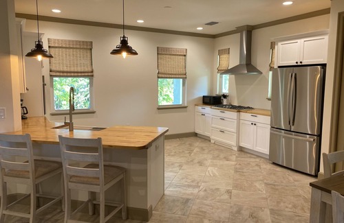 Roseland House | Serene coastal beauty located 1 block off the Indian River.