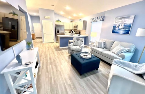 Okahumpka Villa | Serene Coastal Escape (Lake Denham) 🐶