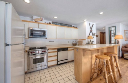 Olympic Valley Condo | Serene Condo by Palisades Base and Golf Course