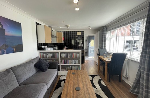 Pill Apartment | Serene Countryside Escape with Parking