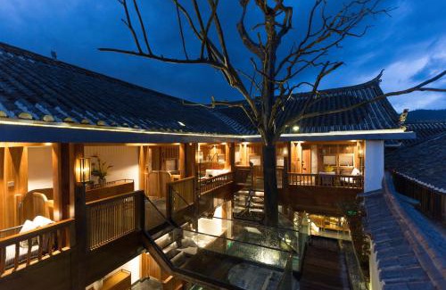 Dayan Old Town Bed & Breakfast | Serene Courtyard