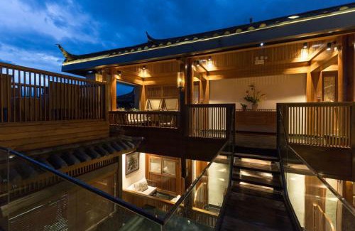 Dayan Old Town Bed & Breakfast | Serene Courtyard