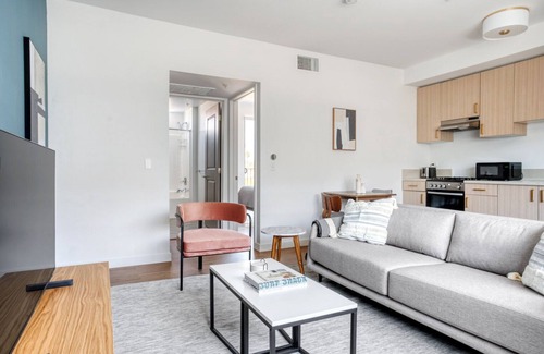 Palms Apartment | Serene Culver City 1BR w/Gym & Roof Lounge, Walkable Area, by Blueground