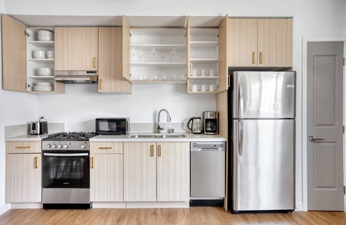 Palms Apartment | Serene Culver City 1BR w/Gym & Roof Lounge, Walkable Area, by Blueground