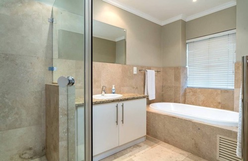 Simondium Cabin | Serene Family Golf Lodge on Nature Lake, in Pearl Valley Golf Estate and Spa