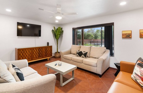 Tucson House | 🏝 Serene Foothills Oasis w/ Pool & Grill, Sleeps 10 🏝