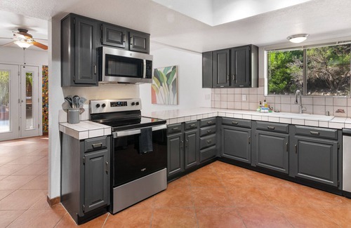 Tucson House | 🏝 Serene Foothills Oasis w/ Pool & Grill, Sleeps 10 🏝