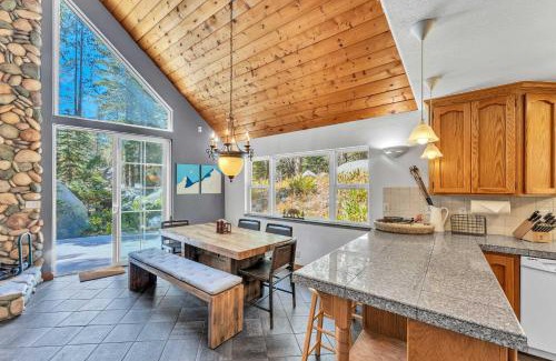 Serene Lakes House | Serene Forest Retreat Near 3 Ski Resorts