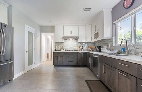East San Gabriel House | Serene Gem in LA: 4 Bedrooms with a Walk-In Closet, Streaming Options, High-Speed Internet, and Front Yard Oasis.