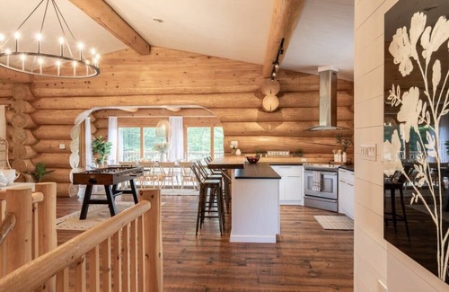 Val-des-Lacs Ski Chalet | Serene Getaway - Hot Tub and Scenic Balcony