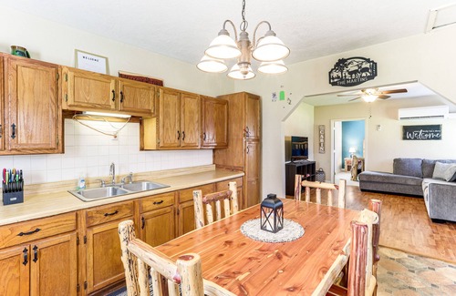 Guion Cabin | Serene Guion Cabin < 1 Mi to the White River!