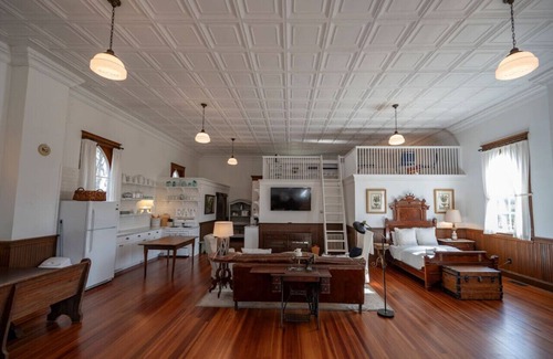 Goode House | Serene History-Soaked Retreat | VA Countryside