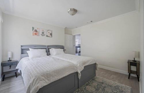 Burbank House | Serene Home in Central Burbank