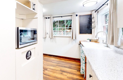 Humboldt Hill Cabin | Serene home with a game room, firepit, & grill
