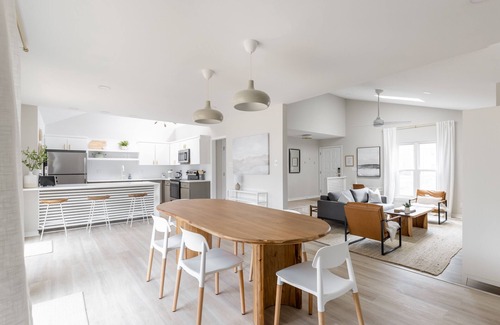 North Chesterfield House | Serene home with all the comforts of a fully designed space- 3 🛏/2 🛁 House