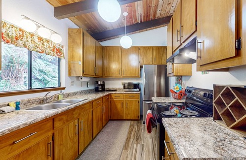 Volcano House | Serene home with enclosed nature walk, meditation spot, & gardens
