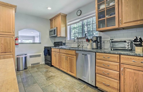 Hopatcong House | Serene Hopatcong Cottage w/50-Foot Dock!