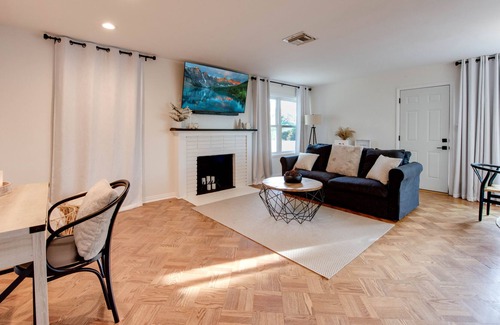 Altadena House | Serene House close to Old Town and Rose Bowl