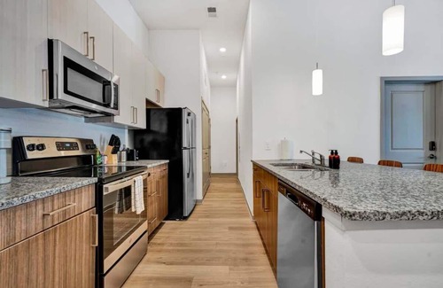 Clemson Apartment | Serene Lake & Pool Retreat – 5 Min to College Ave Buzz!