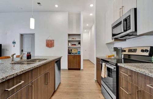 Clemson Apartment | Serene Lake & Pool Retreat – 5 Min to College Ave Buzz!