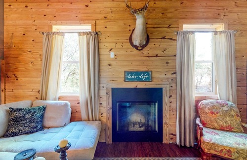 Chipley House | Serene lakeside home with modern upgrades, kayak