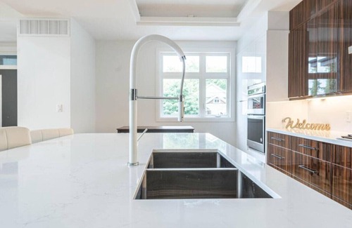 Port Weller House | Serene Lakeview retreat Sunset Villa
