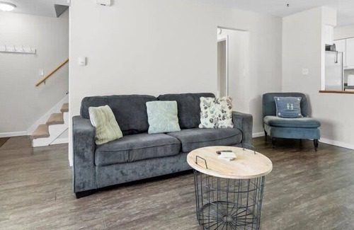 Clive House | Serene Large Duplex in West Des Moines