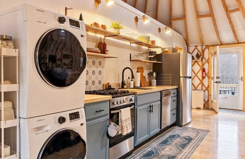 Bakersfield Cabin | Serene Modern Yurt w/Wi-fi, Hot Tub and Mountain Views
