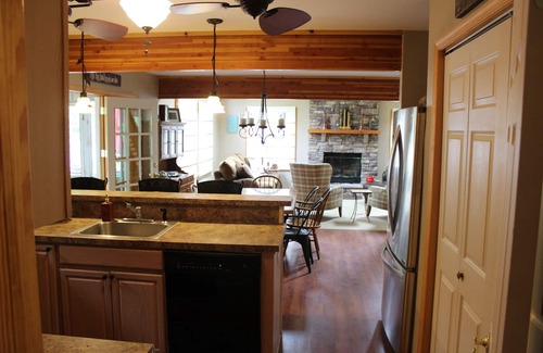 Pocono Pines House | Serene mountain escape in beautiful Lake Naomi