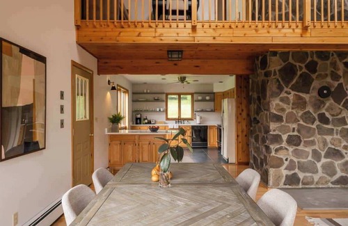 Fleischmanns House | Serene Mountain Lodge w Stunning Views