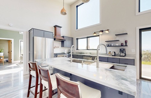 Cedaredge House | Serene mountain retreat with panoramic views & family-friendly amenities