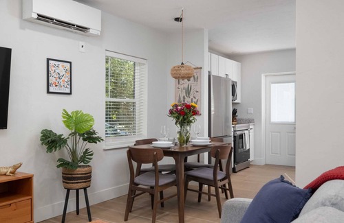 University Heights House | Serene Place Complex - Walk to UF - Free Parking