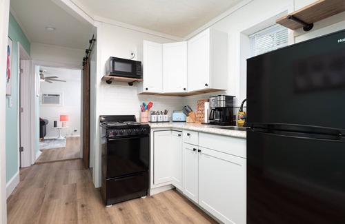 Rock Hill Cottage | Serene & Quiet Cottage | Office | 5 Min to RH