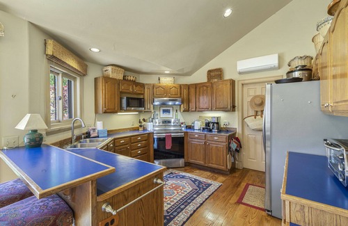 Idlewild Estates House | Serene Retreat - Fire Pit - Great Views - Air Conditioning!