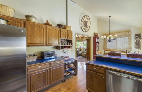 Idlewild Estates House | Serene Retreat - Fire Pit - Great Views - Air Conditioning!