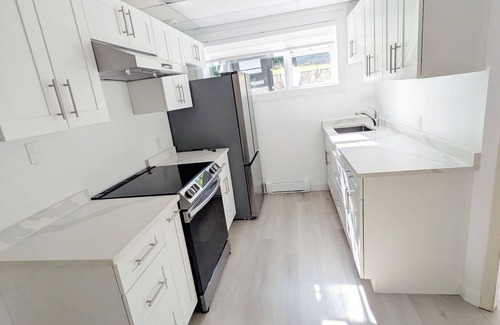 Cordova Bay House | Serene Seaside Getaway | Large 2BR Oceanview Suite – Ground Floor