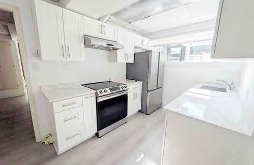 Cordova Bay House | Serene Seaside Getaway | Large 2BR Oceanview Suite – Ground Floor