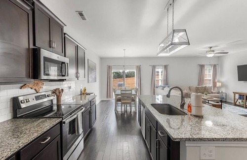 West Southern Pines House | Serene South Henley: Short Drive to Downtown