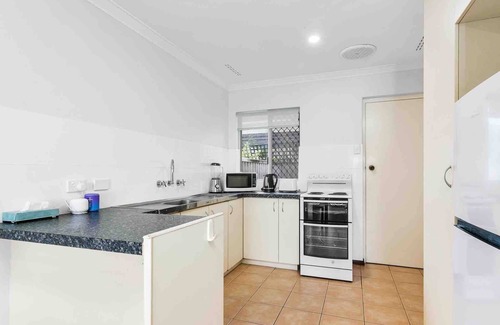 Bicton Apartment | Serene Stay: 2BR, Sleeps 4, River & Beach Close