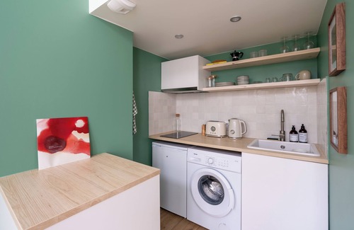 Quartier de la Goutte-d'Or Apartment | Serene Studio Apartment, 5 Mins to Sacré Coeur