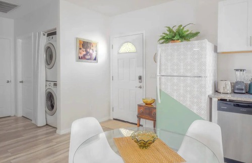Atwater Village Cottage | Serene, Stylish 2bd/2bth Cottage & Yard!